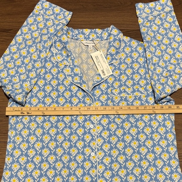 🔥🔥🔥The Company Store Blue Pajama Top with Yellow Floral Design Size: Large 🔥🔥🔥 - Picture 5 of 6